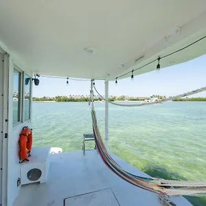  Botel Beautiful Houseboat In